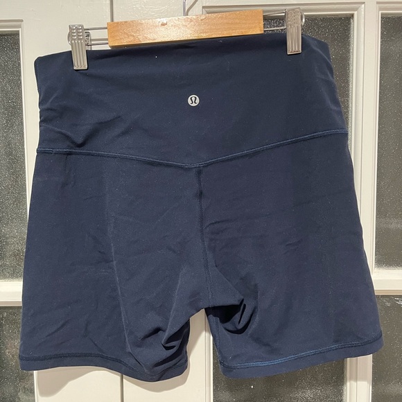 Lululemon Nulu shorts size 8 - Picture 2 of 2